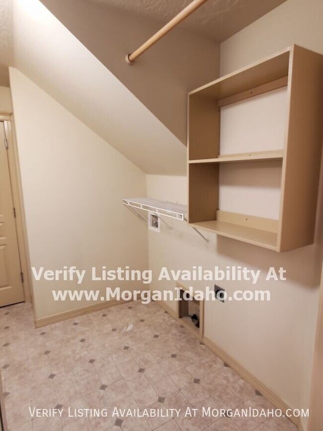 Building Photo - 2330 W Trestle Dr