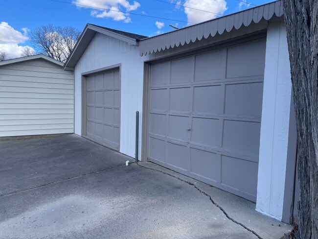 Building Photo - Charming Newly Renovated 3-Bedroom Home!