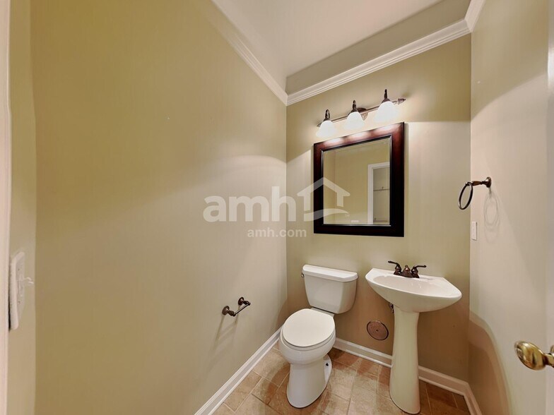 Building Photo - 3907 Gisbourne Dr