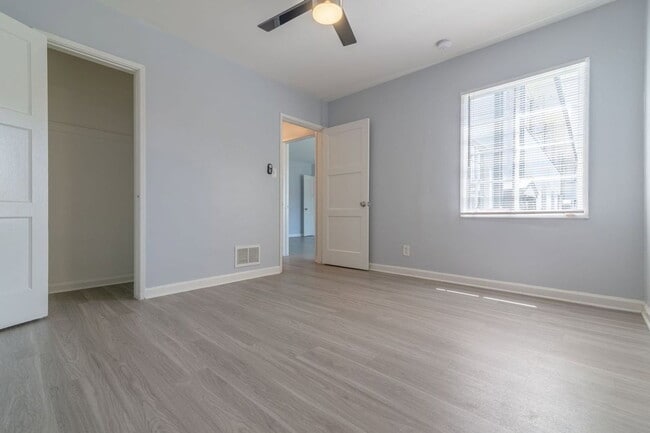 Building Photo - 4044 West Blvd