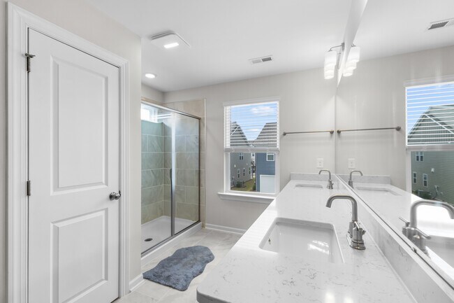 Building Photo - 2466 Hutch Ln