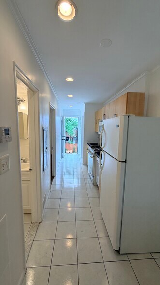 Building Photo - 1733 Gales Pl NE