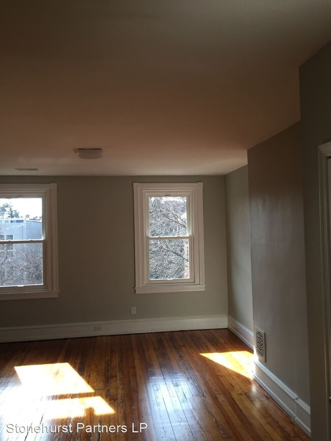Building Photo - 4617 Cedar Ave