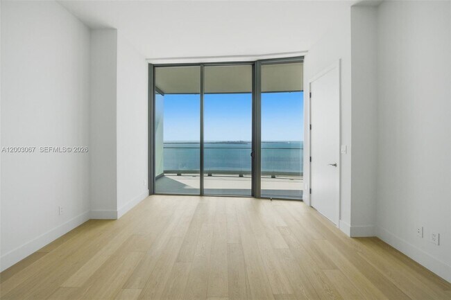 Building Photo - 175 SE 25th Rd