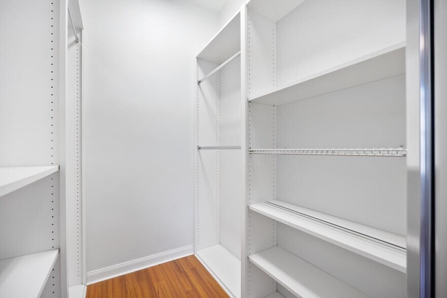 Building Photo - 329 Legare Ct