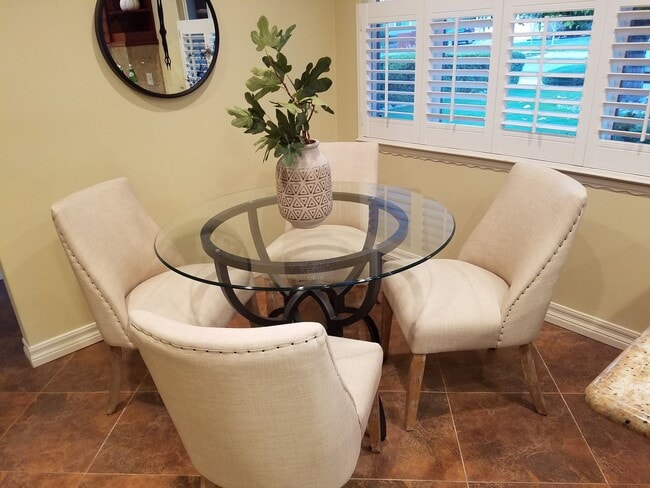 Building Photo - Beautiful 3 bed 2 bath Cambrian home in a ...