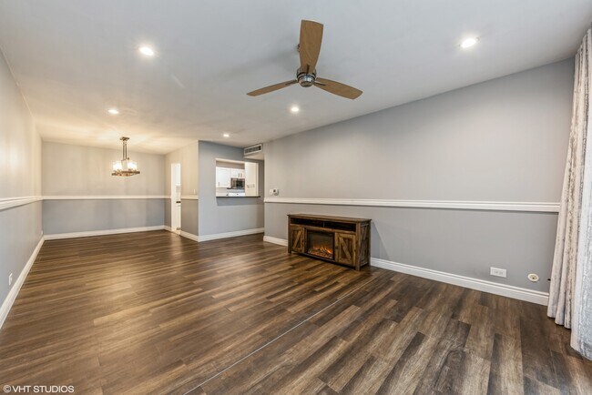 Building Photo - 5101 Carriage Way Dr