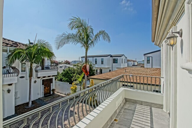 Building Photo - 15624 Sombra Ave