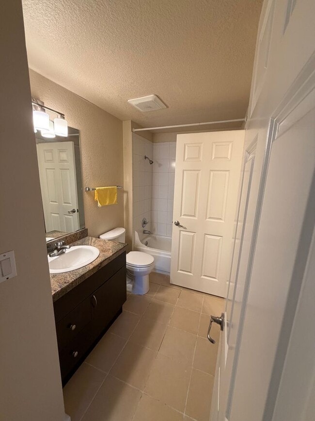 Building Photo - Bellevue/Factoria 2bd 1bath Condo for Rent!