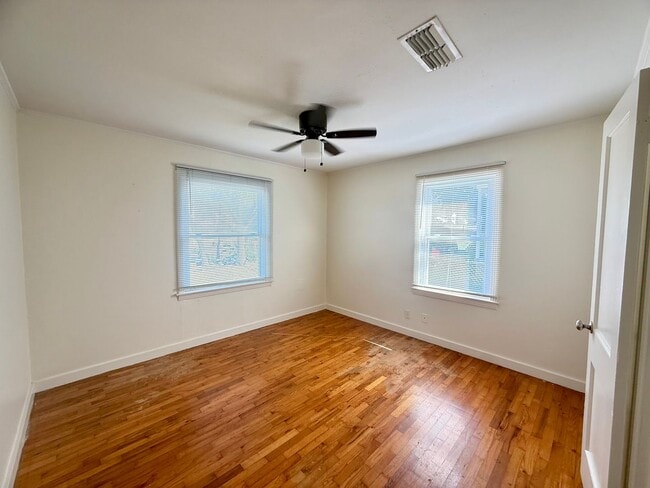 Building Photo - 1220 Thelma St