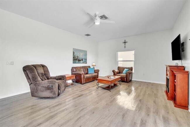 Building Photo - 9826 Heron Pointe Dr