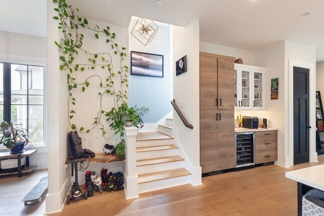 Building Photo - Stunning 4/3.5 Home in Highly Sought-After Area w/ 1300 Sq Ft of Outdoor Space!