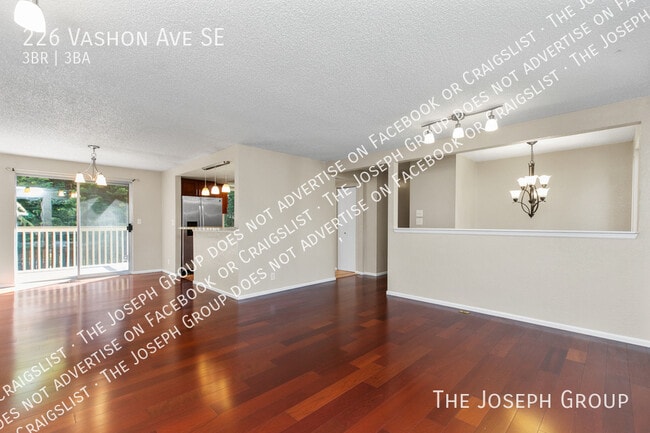 Building Photo - 226 Vashon Ave SE