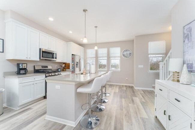 Building Photo - 645 Jenny Wy