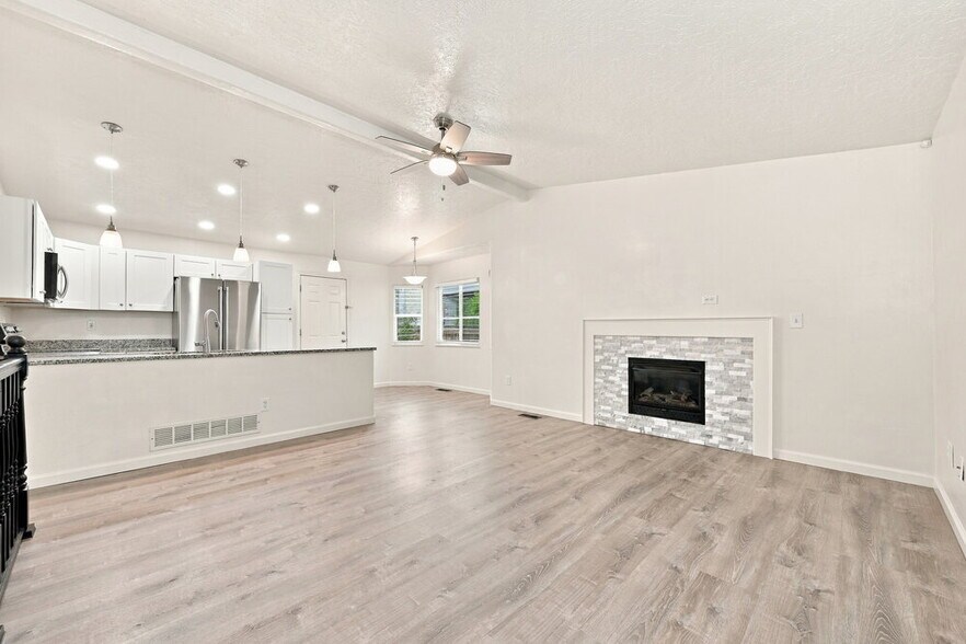 Building Photo - 8480 S Upham Way