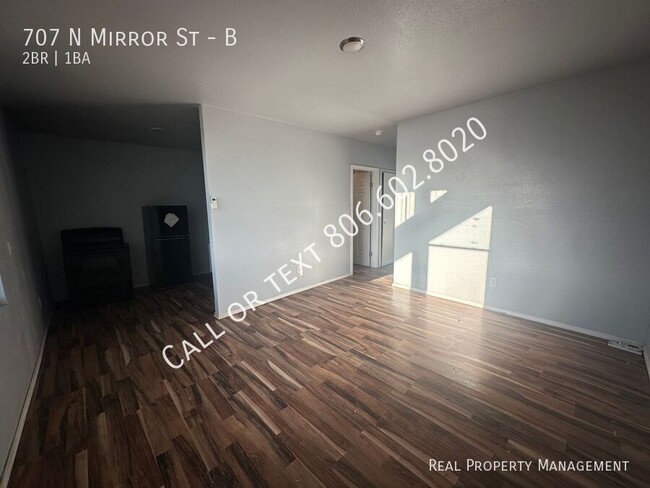 Building Photo - 2 bed 1 bath Mirror Apartments! HUD Accepted