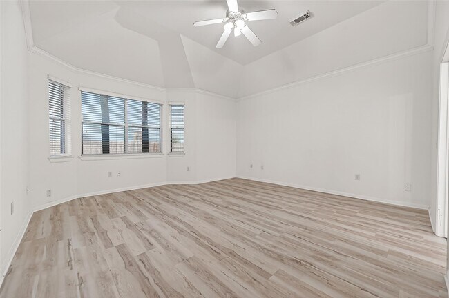 Building Photo - 14914 W Bend Dr