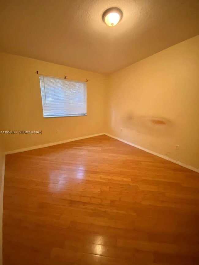 Building Photo - 1270 SE 31st Ct