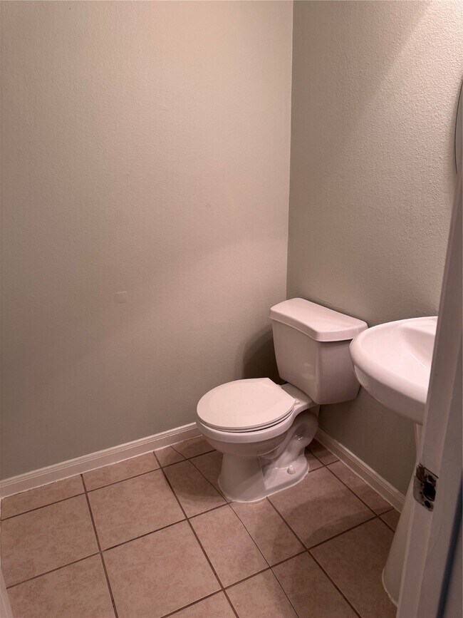 Building Photo - 21003 Kirkland Woods Dr