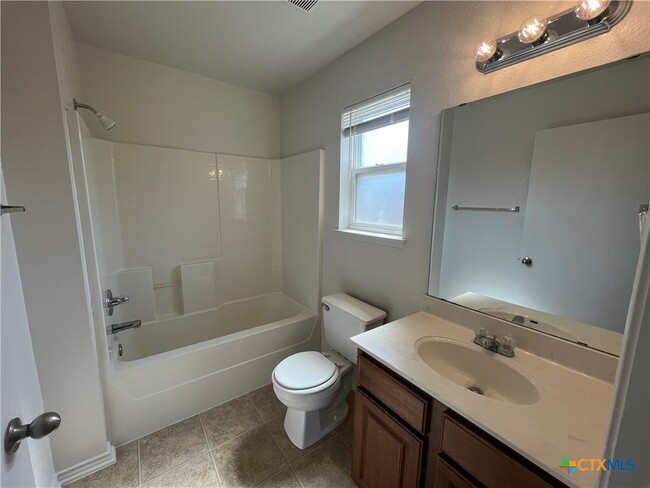 Building Photo - 503 E Union Ave