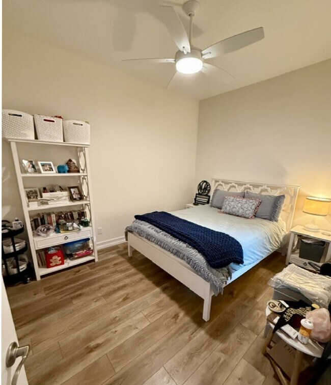 Building Photo - 2025 Bridgepointe Cir