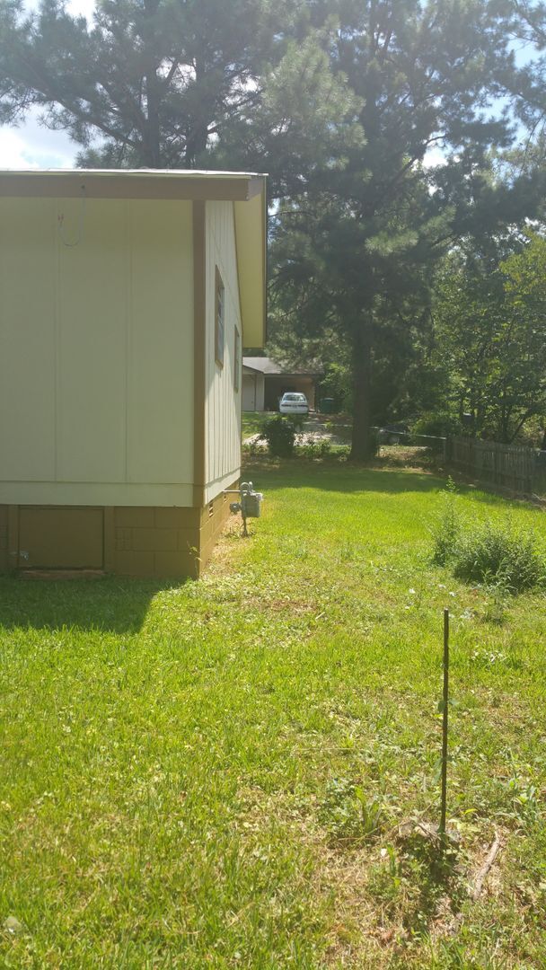 Building Photo - 3 bedroom Central air and heat home sherwood