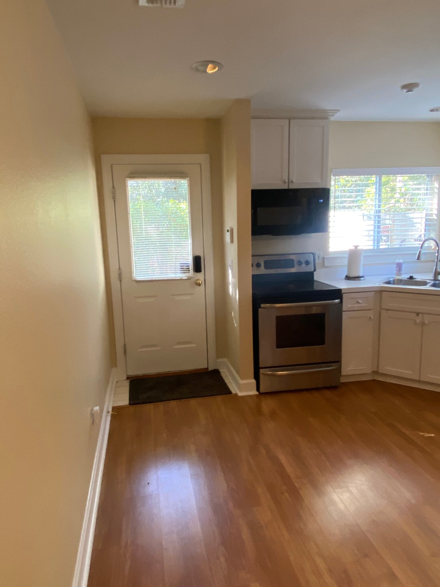 hall/kitchen - 512 Williams St