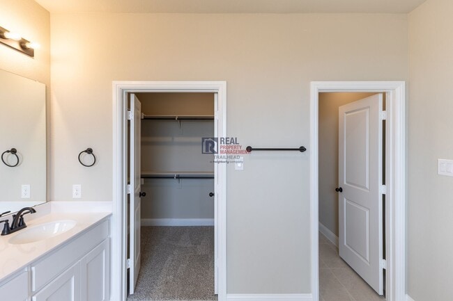 Building Photo - Well-Designed 3 Bed/2 Bath Home with Bonus Office