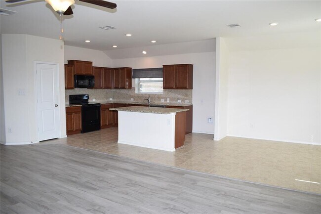 Building Photo - 2021 Pitkin Dr