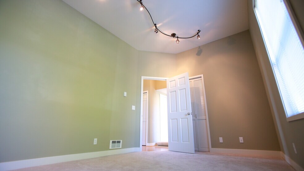 Master Bedroom - 120 29th Ave