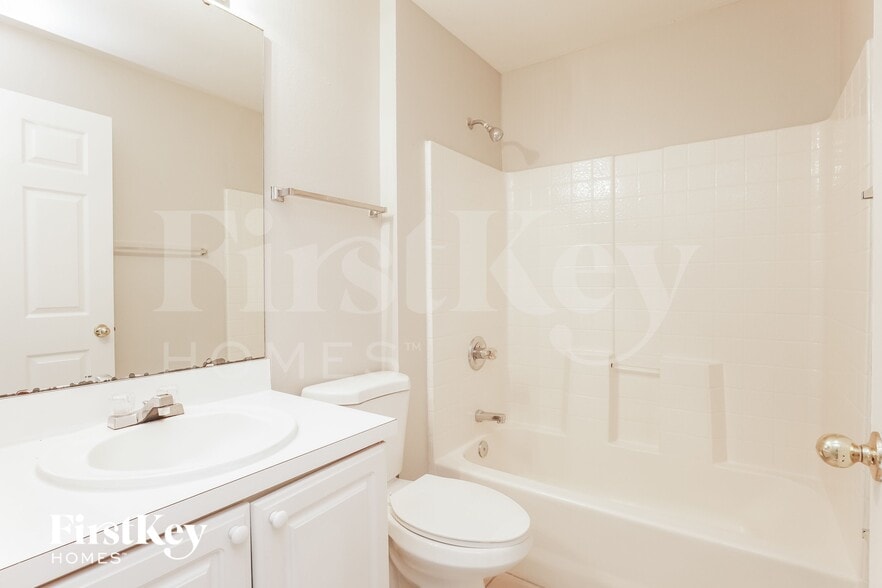 Building Photo - 729 Pincon Ln