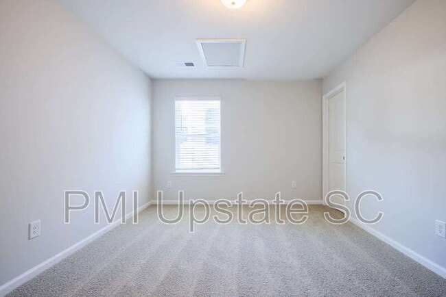 Building Photo - 405 Mariene Dr