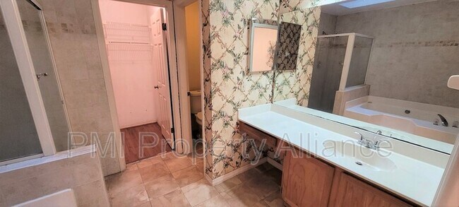 Building Photo - 2894 Donaldson Dr