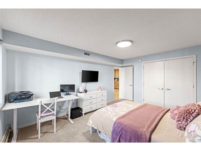 Building Photo - 48 Groveland Terrace