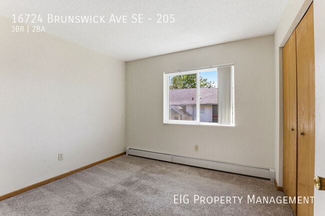 Building Photo - 16724 Brunswick Ave SE