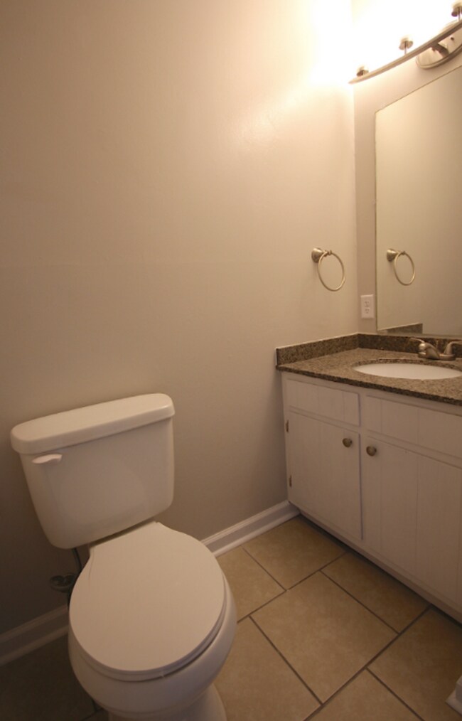 Building Photo - 2 bed townhouse style in Fort Oglethorpe! ...