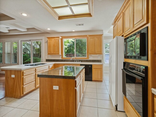 Building Photo - 3423 La Playa Dr