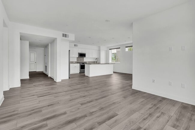 Building Photo - 1879 Union St