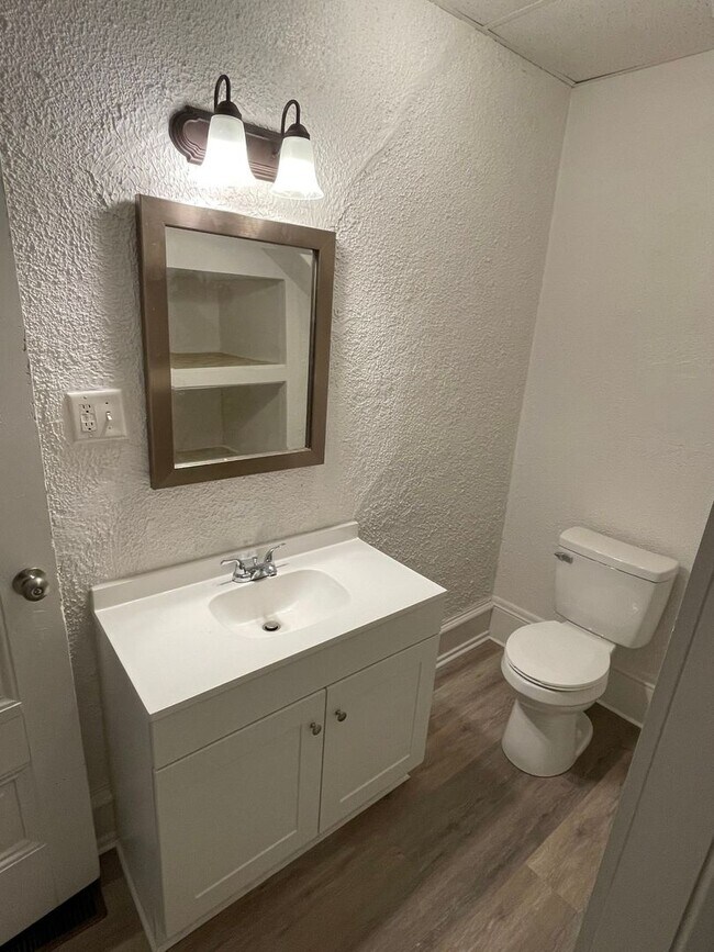 Building Photo - 150 Walnut St