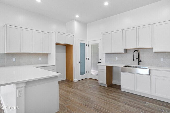 Building Photo - 232 Emerald Rock