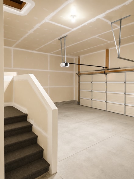 Building Photo - 1587 N 550 E