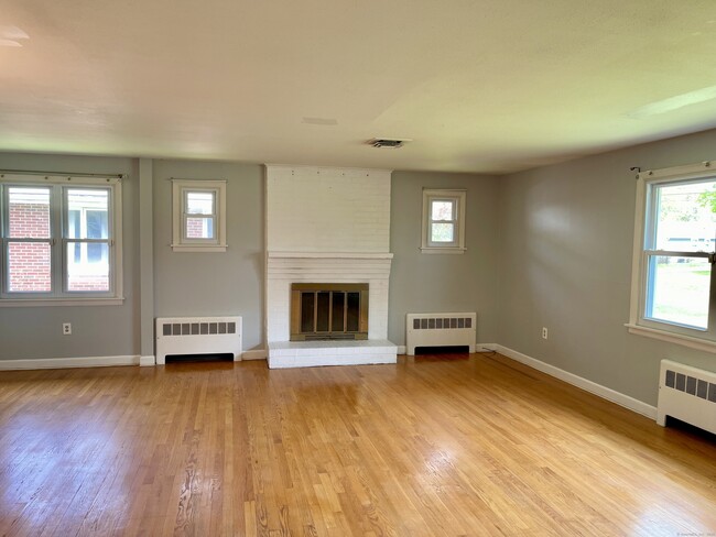Building Photo - 25 Lindy Ln