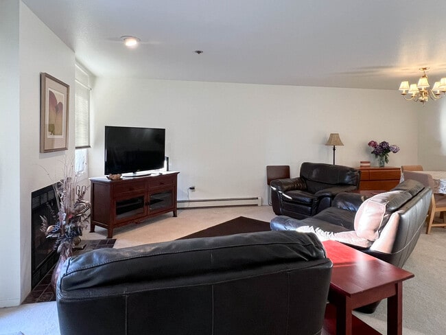 Building Photo - 315 E 12th Ave