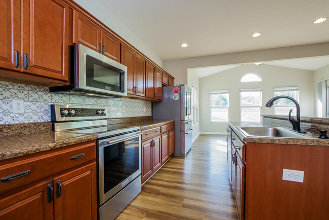 Building Photo - 4933 Jessica Suzanne Dr