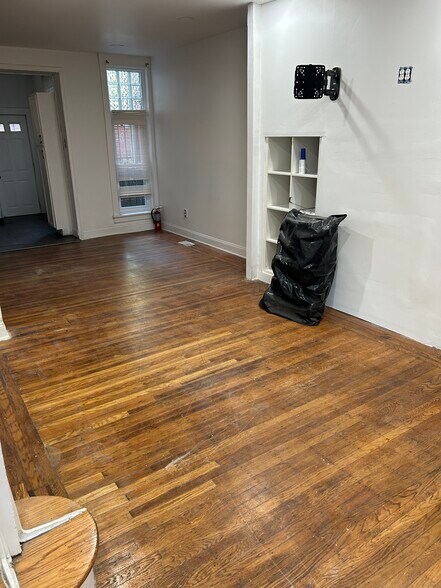 Living and Dining Room - 1925 N Myrtlewood St