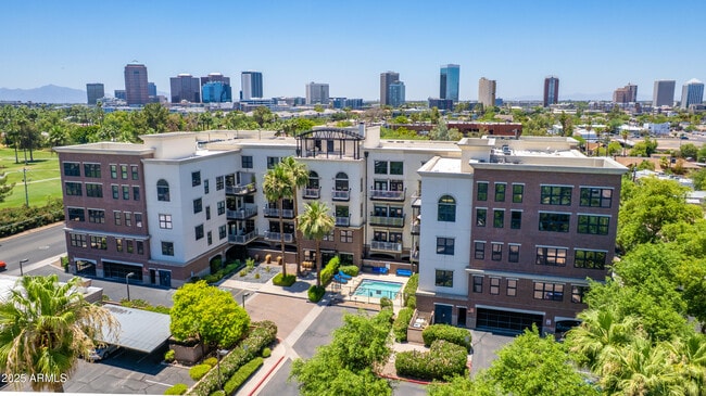 Building Photo - 914 E Osborn Rd