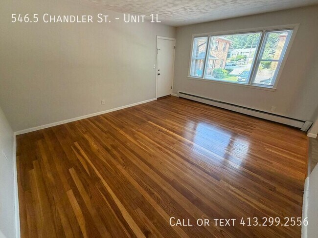 Building Photo - 546.5 Chandler St