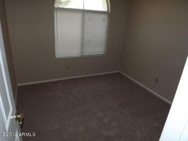 Building Photo - 2471 W Hemlock Way