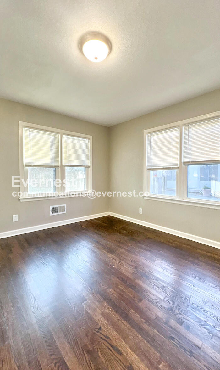 Building Photo - 9611 E 33rd St S