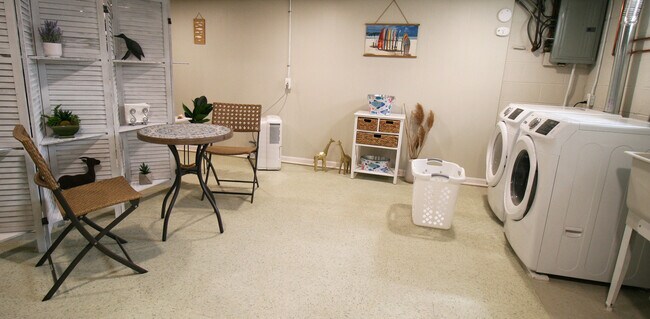 Building Photo - 1271 Bonnie Ln